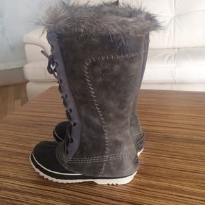 Sorel boots. Women's size 6 waterproof. Perfect.