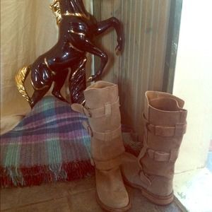 SALE: REPOST of Steve Madden signature boots