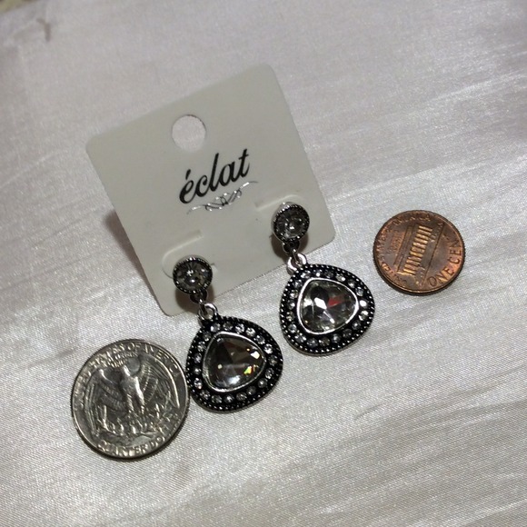 SOLD CLOSEOUT New Teardrop Clear Crystal EARRINGS - Picture 4 of 4