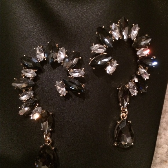 Earrings 2 colors available!
