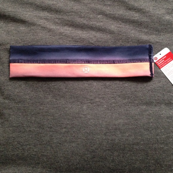 ❌Sold❌Lululemon headband  fly away tamer