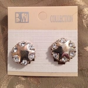 New Star ear rings clip on.