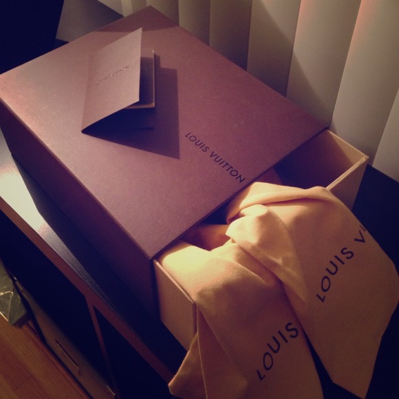 Authentic ! Louis Vuitton shoe box and 2 dust bags
