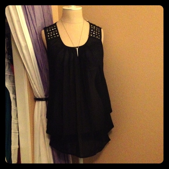 Studded black shirt 👍