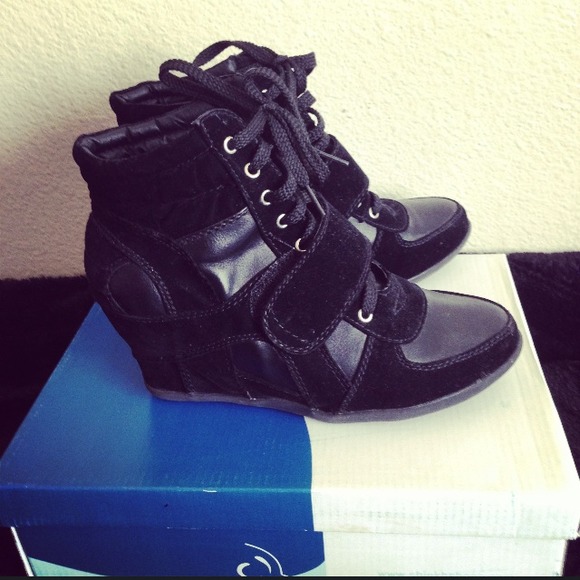 Sneaker wedge booties