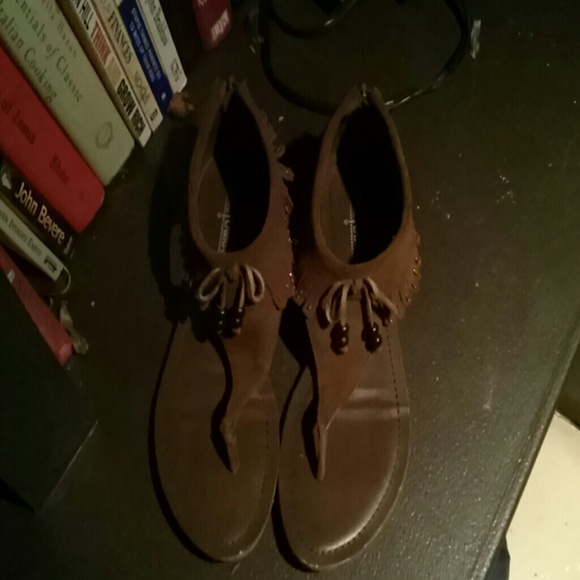 Minnitonka shoes - Picture 1 of 3