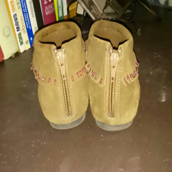 Minnitonka shoes - Picture 3 of 3