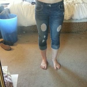 Distressed jean capris