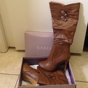Timeless tan boots size 10 never worn!