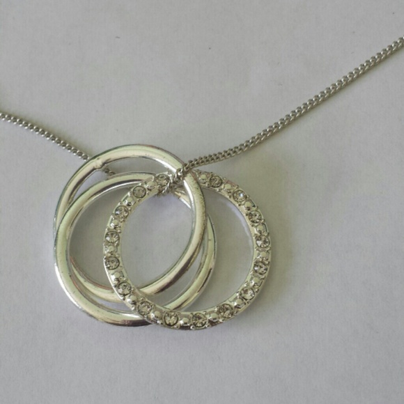 Three ring necklace - Picture 2 of 4