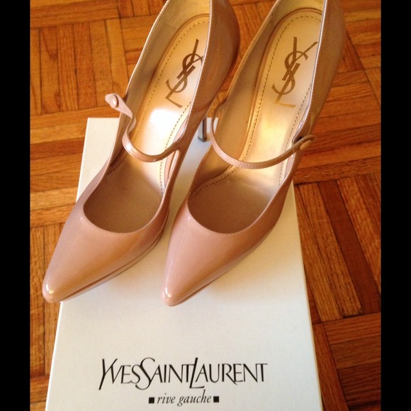 Yves Saint Laurent - Lauren 100 pump in Taupe