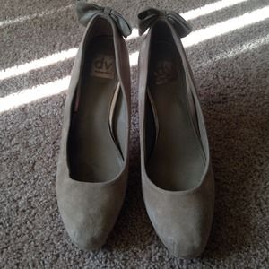 REDUCED💲💲💲Dolce Vita tan pumps