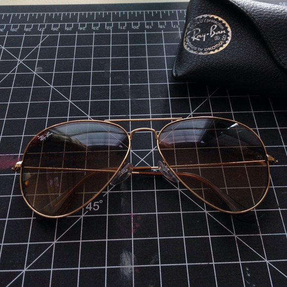 SOLD 🚫🚫 RayBan Aviator Sunglasses 🚫🚫