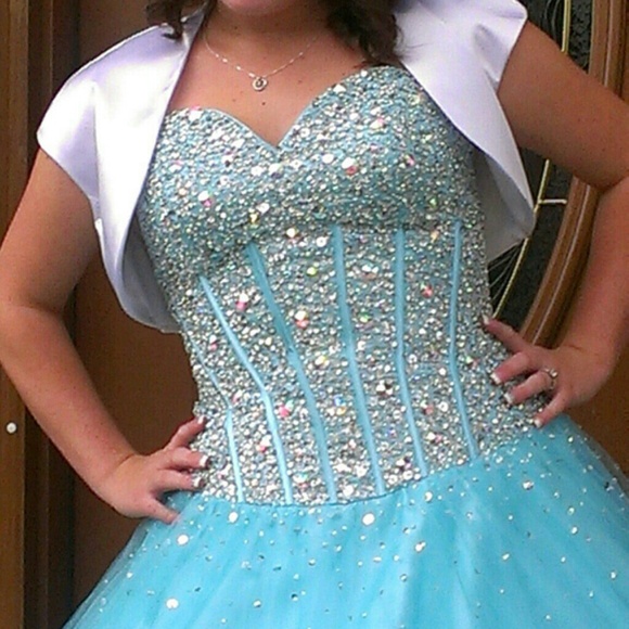 Formal dress - Picture 2 of 2
