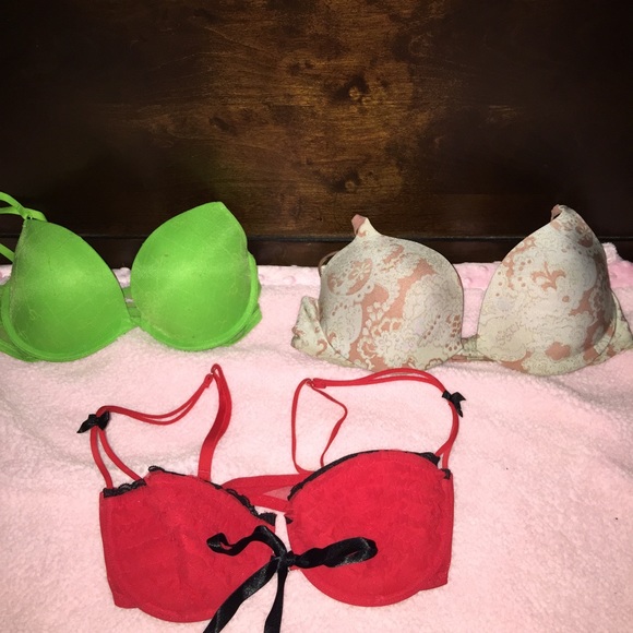 Victoria's Secret bras $25 or less! - Picture 4 of 4