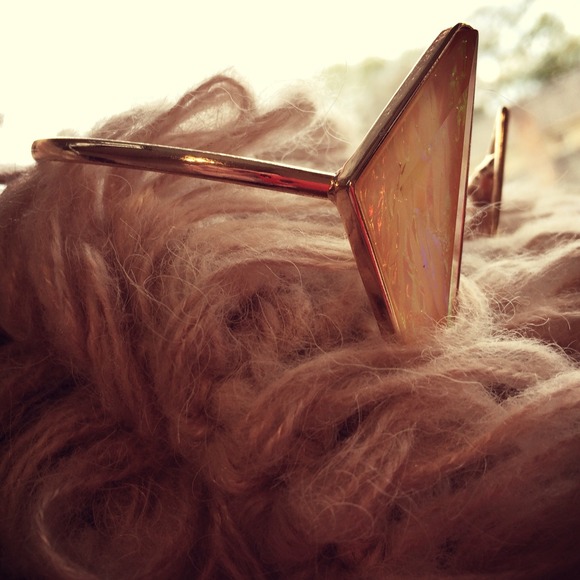 YELLOW MARBLE GOLD TONE CUFF SIZE OS - Picture 3 of 4