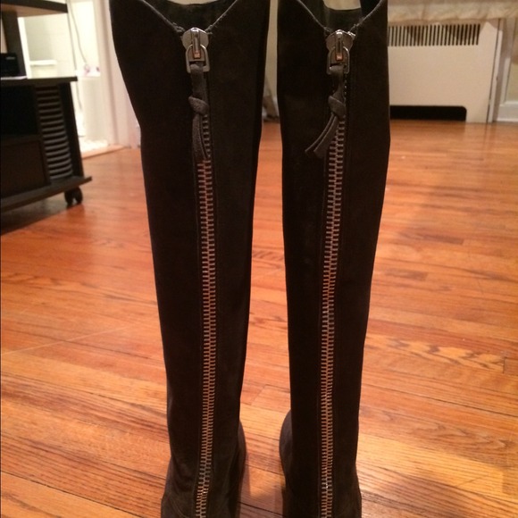 *reduced*Never worn Elie Tahari suede Riley boots - Picture 3 of 4