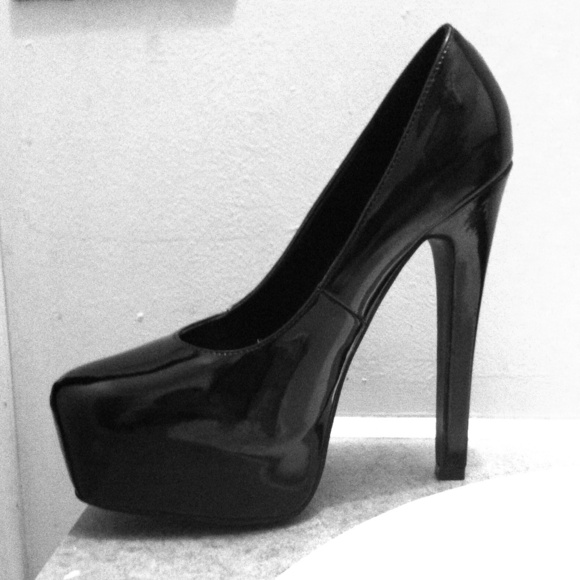 Never Worn Sexy Pumps "Stiletto"