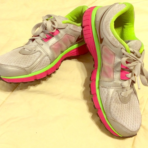🔴🔴SOLD🔴🔴NIKE DUAL FUSIONS ST2