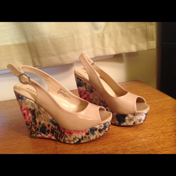 ❌❌❌❌ SOLD ‼️❌❌ Madden Girl Nude/Floral Wedges❌❌❌❌
