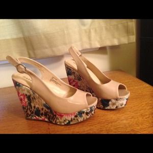 ❌❌❌❌ SOLD ‼️❌❌ Madden Girl Nude/Floral Wedges❌❌❌❌