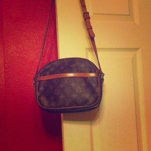 💢RESERVED💢💯 Authentic Louis Vuitton Handbag