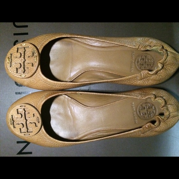 Sold on eBay Authentic Tory burch Reva flats camel