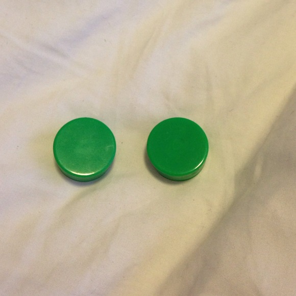 Plastic green Plugs
