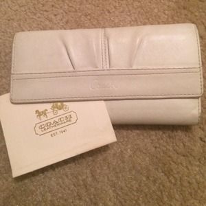 100% Authentic Coach Wallet 💵👛