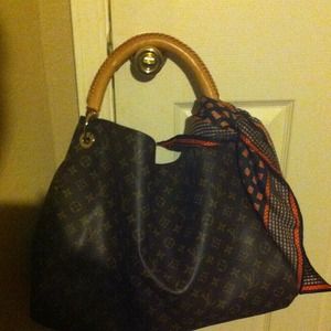 💢RESERVED💢 💯Artsy