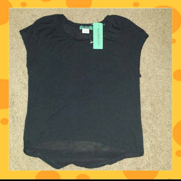 Black high low tee