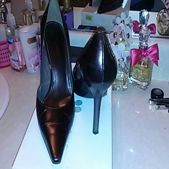 BCBG Shoes - Picture 2 of 2
