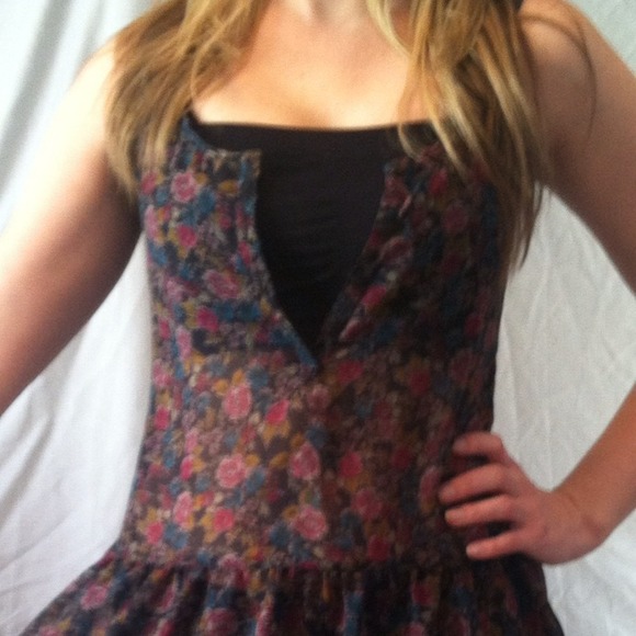 Flirty Top - Picture 3 of 4