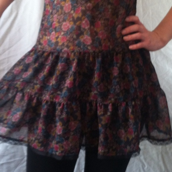 Flirty Top - Picture 4 of 4