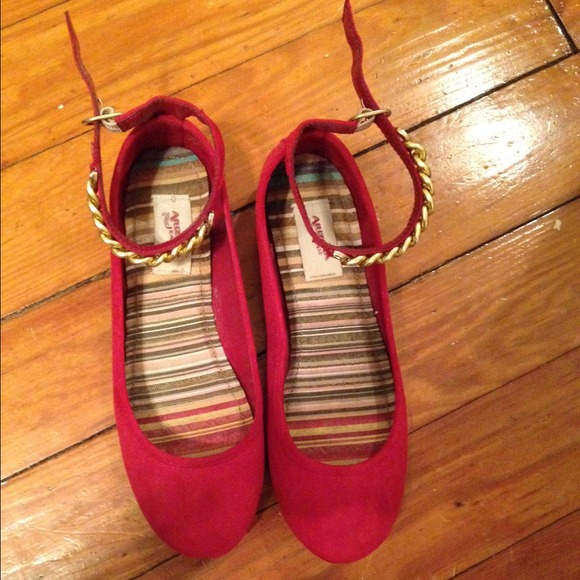 Red shoes! - Picture 2 of 2