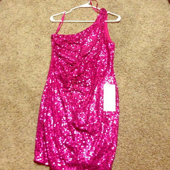 Pink sequin dress - Picture 1 of 4