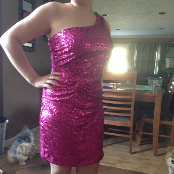 Pink sequin dress - Picture 3 of 4