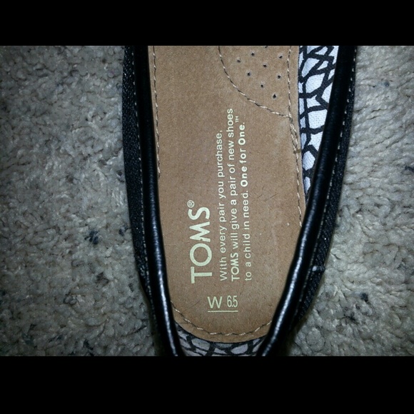 Toms - Picture 2 of 3