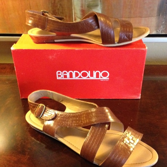 Flat sandal