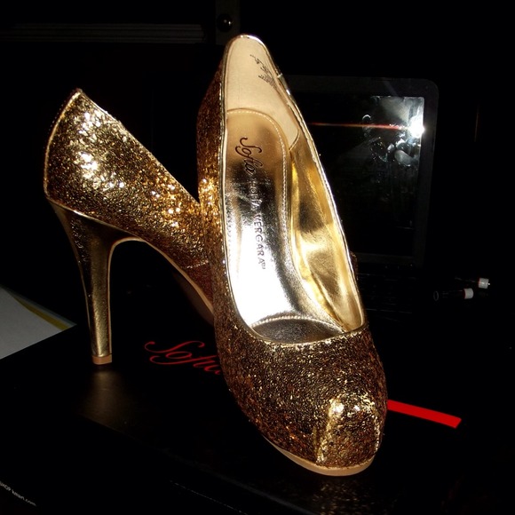 Gold Shoes! - Picture 2 of 3
