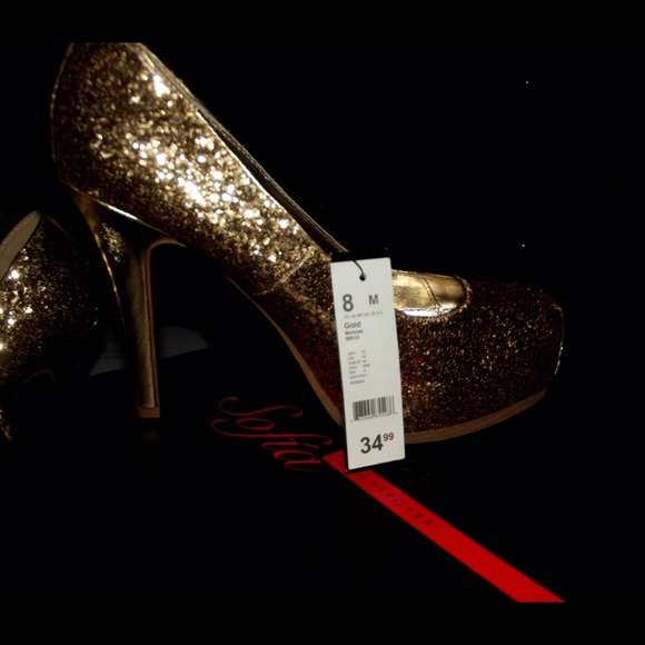 Gold Shoes! - Picture 3 of 3