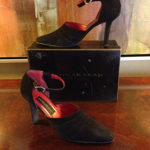 Classic black suede pumps lightly used