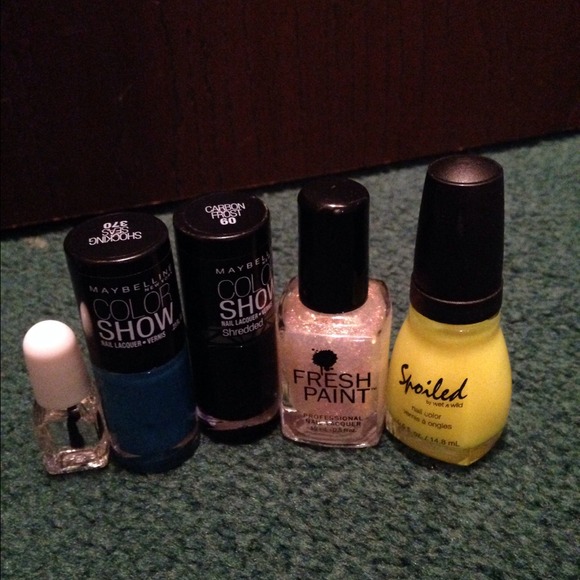 Nail polish bundle 🎀💅 - Picture 2 of 3