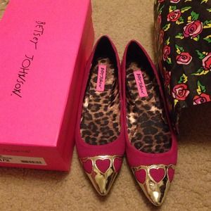 Gorgeous Betsey Johnson Flats NWT