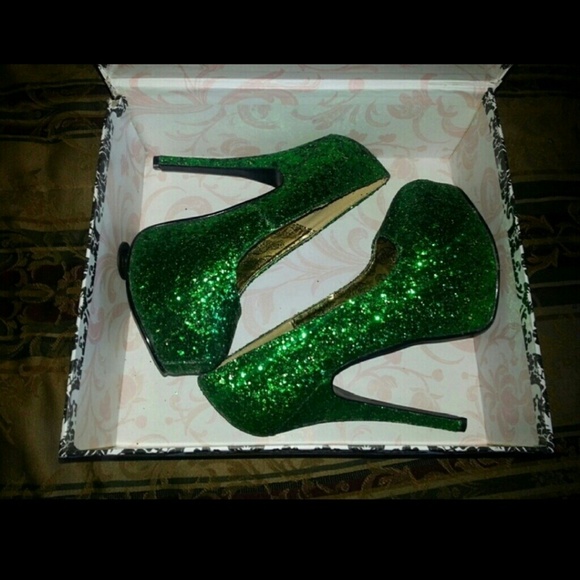 Bordello Platform Pumps