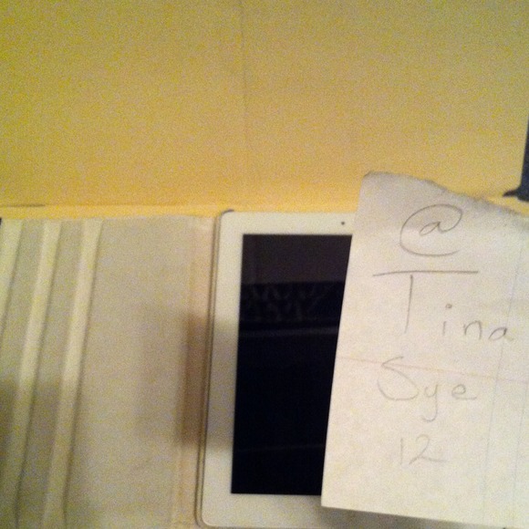 Ipad - Picture 3 of 3