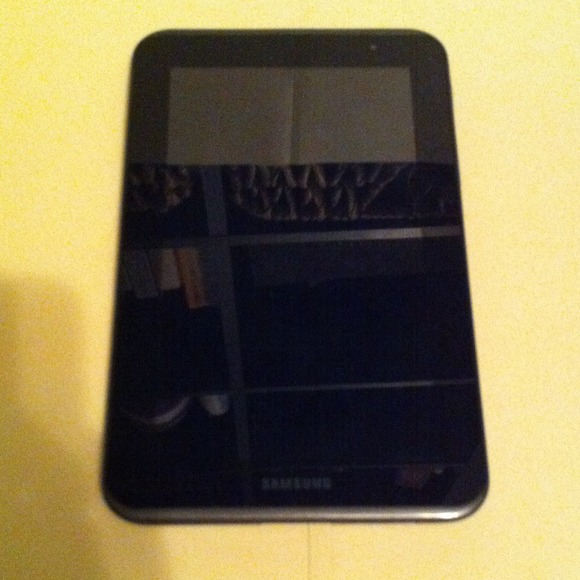 Samsung tablet - Picture 1 of 3