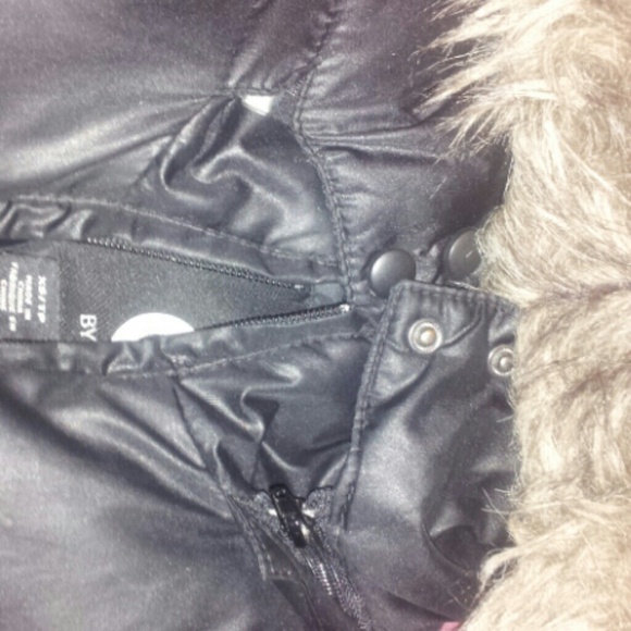 GUESS winter jacket - Picture 4 of 4