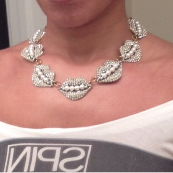 ❌SOLD OUT (awaiting order)❌ Statement Necklace - Picture 2 of 4