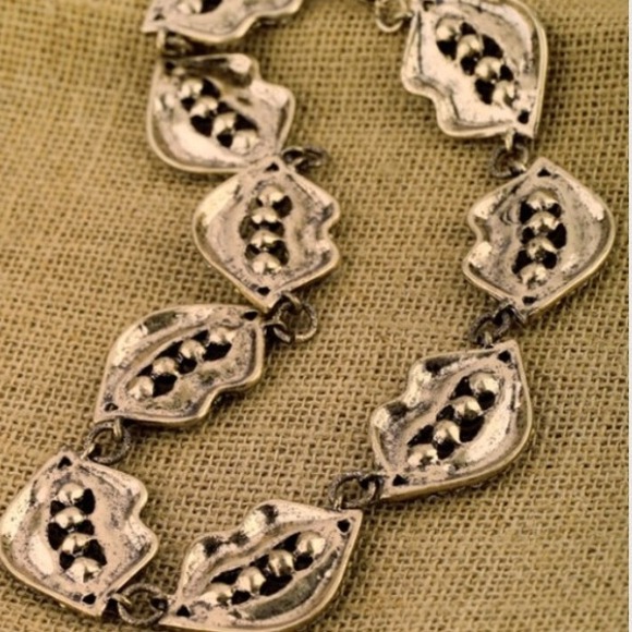 ❌SOLD OUT (awaiting order)❌ Statement Necklace - Picture 4 of 4